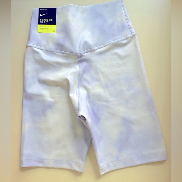 Nike Women’s Mid-Rise Lavender Tie-Dye Biker Short - Picture 3 of 7